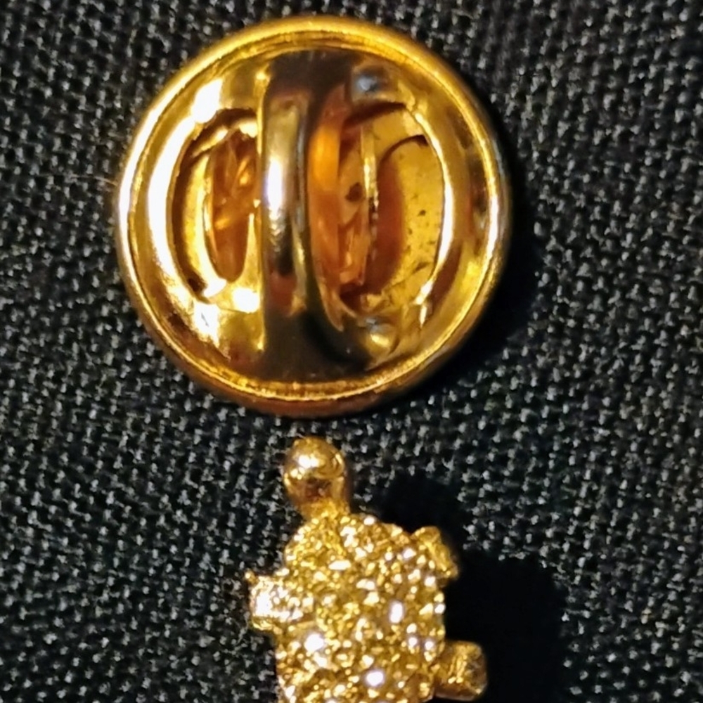Elegant Gold Brooch